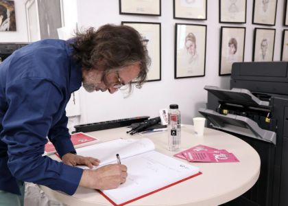 100 de actori români în festival.  Vernisaj. Expoziție de caricatură – portret în acuarelă, Ovidiu Stanciu, artist plastic