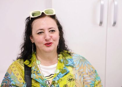 100 de actori români în festival.  Vernisaj. Expoziție de caricatură – portret în acuarelă, Ovidiu Stanciu, artist plastic