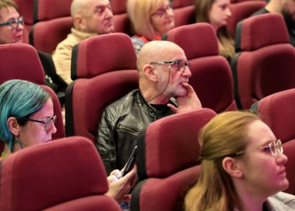 Teatrul nostru, arta cui?...