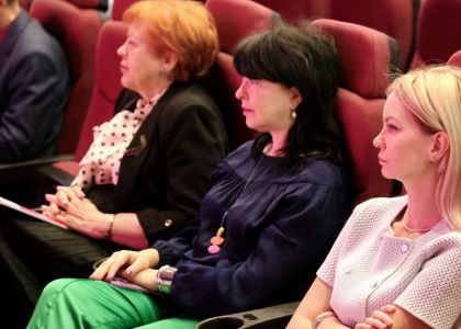 Teatrul nostru, arta cui?...