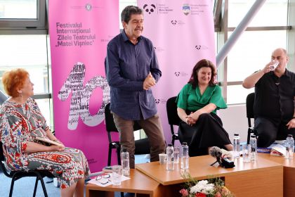 Brățară pe glezna ta. În virtutea inepției.  Lansare de carte, Radu Paraschivescu, editura Humanitas