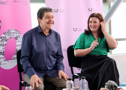 Brățară pe glezna ta. În virtutea inepției.  Lansare de carte, Radu Paraschivescu, editura Humanitas