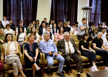 Brățară pe glezna ta. În virtutea inepției.  Lansare de carte, Radu Paraschivescu, editura Humanitas