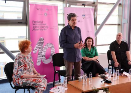 Brățară pe glezna ta. În virtutea inepției.  Lansare de carte, Radu Paraschivescu, editura Humanitas