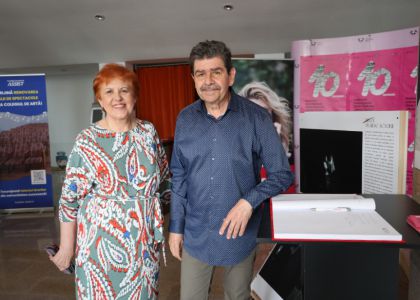 Brățară pe glezna ta. În virtutea inepției.  Lansare de carte, Radu Paraschivescu, editura Humanitas