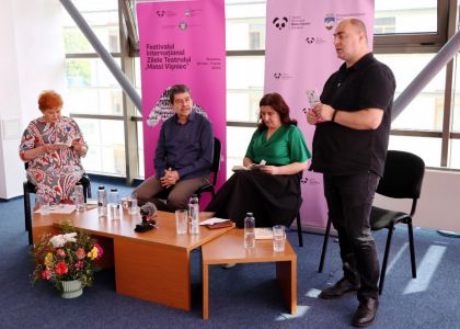 Brățară pe glezna ta. În virtutea inepției.  Lansare de carte, Radu Paraschivescu, editura Humanitas