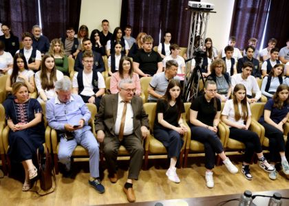Brățară pe glezna ta. În virtutea inepției.  Lansare de carte, Radu Paraschivescu, editura Humanitas