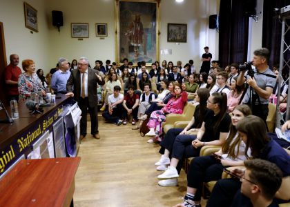 Brățară pe glezna ta. În virtutea inepției.  Lansare de carte, Radu Paraschivescu, editura Humanitas