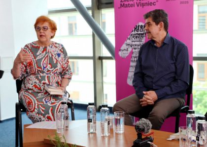 Brățară pe glezna ta. În virtutea inepției.  Lansare de carte, Radu Paraschivescu, editura Humanitas
