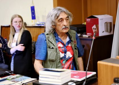 Brățară pe glezna ta. În virtutea inepției.  Lansare de carte, Radu Paraschivescu, editura Humanitas
