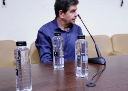 Brățară pe glezna ta. În virtutea inepției.  Lansare de carte, Radu Paraschivescu, editura Humanitas