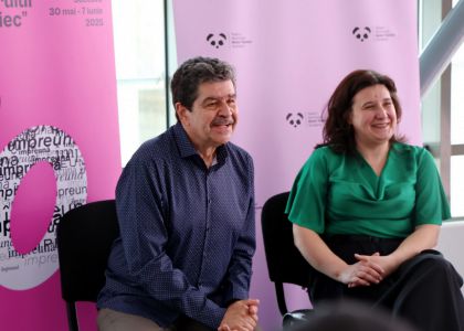 Brățară pe glezna ta. În virtutea inepției.  Lansare de carte, Radu Paraschivescu, editura Humanitas