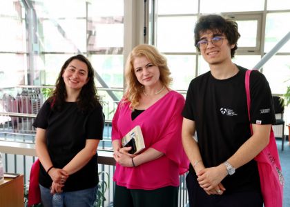 Brățară pe glezna ta. În virtutea inepției.  Lansare de carte, Radu Paraschivescu, editura Humanitas