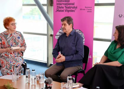 Brățară pe glezna ta. În virtutea inepției.  Lansare de carte, Radu Paraschivescu, editura Humanitas