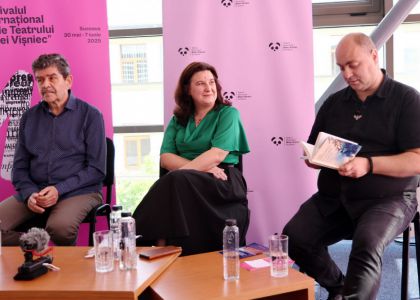 Brățară pe glezna ta. În virtutea inepției.  Lansare de carte, Radu Paraschivescu, editura Humanitas