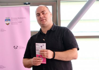 Brățară pe glezna ta. În virtutea inepției.  Lansare de carte, Radu Paraschivescu, editura Humanitas