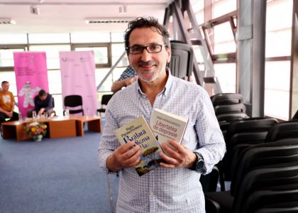 Brățară pe glezna ta. În virtutea inepției.  Lansare de carte, Radu Paraschivescu, editura Humanitas