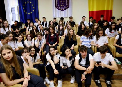 Brățară pe glezna ta. În virtutea inepției.  Lansare de carte, Radu Paraschivescu, editura Humanitas