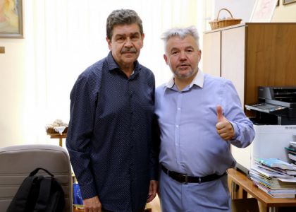 Brățară pe glezna ta. În virtutea inepției.  Lansare de carte, Radu Paraschivescu, editura Humanitas