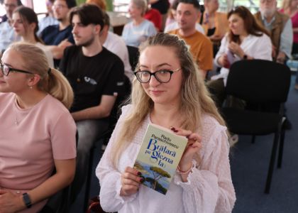Brățară pe glezna ta. În virtutea inepției.  Lansare de carte, Radu Paraschivescu, editura Humanitas