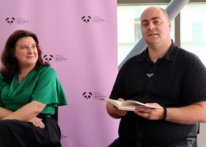 Brățară pe glezna ta. În virtutea inepției.  Lansare de carte, Radu Paraschivescu, editura Humanitas