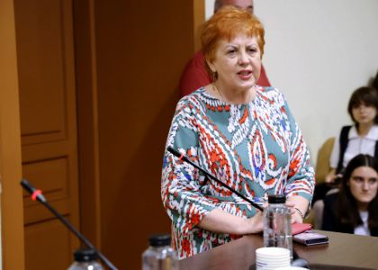 Brățară pe glezna ta. În virtutea inepției.  Lansare de carte, Radu Paraschivescu, editura Humanitas