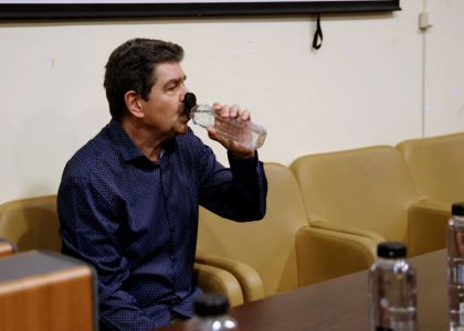 Brățară pe glezna ta. În virtutea inepției.  Lansare de carte, Radu Paraschivescu, editura Humanitas