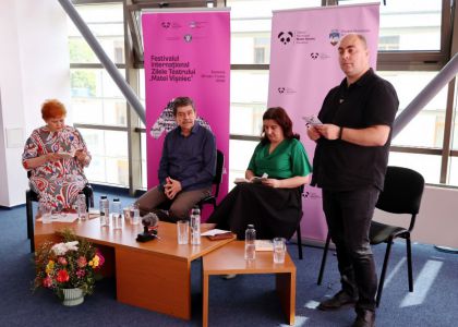 Brățară pe glezna ta. În virtutea inepției.  Lansare de carte, Radu Paraschivescu, editura Humanitas