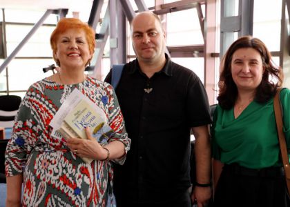 Brățară pe glezna ta. În virtutea inepției.  Lansare de carte, Radu Paraschivescu, editura Humanitas