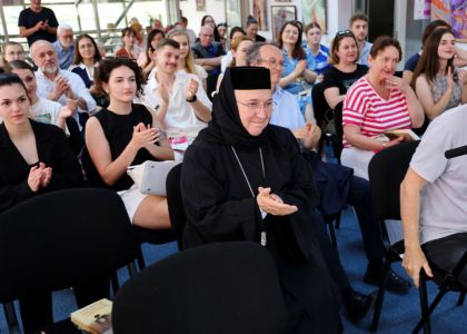 Drumul spre Soare-Răsare. Lansare de carte, Ioana Nicolaie