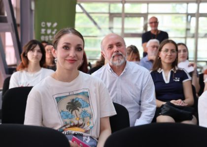 Drumul spre Soare-Răsare. Lansare de carte, Ioana Nicolaie