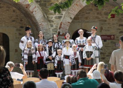 DO RE MI Împreună pe portativ  Spectacol concert al școlilor de muzică pentru copii