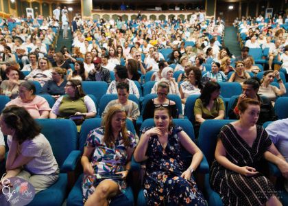 PĂDUREA ASUMAȚILOR de Alexandra Felseghi, regia Andrei Măjeri a ridicat sala în picioare și a primit aplauze la scenă deschisă.