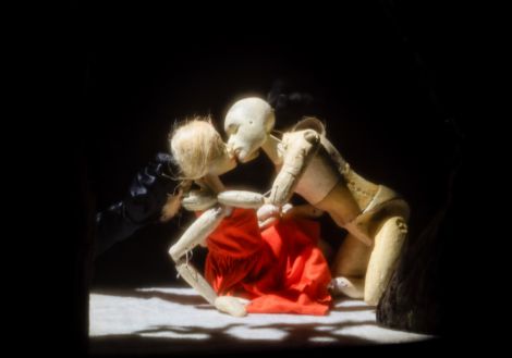 Spectacolul „Dincolo de maci” ajunge la Suceava - 8 octombrie, ora 19:00, la Teatrul Municipal „Matei Vișniec” Suceava