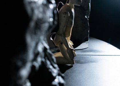 Spectacolul „Dincolo de maci” ajunge la Suceava - 8 octombrie, ora 19:00, la Teatrul Municipal „Matei Vișniec” Suceava