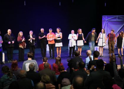 Un spectacol complex, polifonic, avangardist: „Cabaretul cuvintelorˮ, la Teatrul Municipal „Matei Vișniec” din Suceava