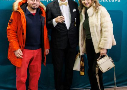 „PIM – 80”: Un regal al artelor la Suceava. O retrospectivă-spectacol între desen, muzică clasică și teatrul de ieri și de azi