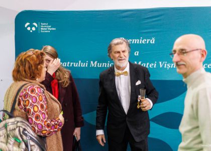 „PIM – 80”: Un regal al artelor la Suceava. O retrospectivă-spectacol între desen, muzică clasică și teatrul de ieri și de azi