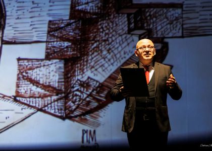 „PIM – 80”: Un regal al artelor la Suceava. O retrospectivă-spectacol între desen, muzică clasică și teatrul de ieri și de azi