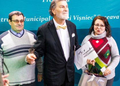 „PIM – 80”: Un regal al artelor la Suceava. O retrospectivă-spectacol între desen, muzică clasică și teatrul de ieri și de azi