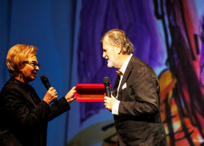 „PIM – 80”: Un regal al artelor la Suceava. O retrospectivă-spectacol între desen, muzică clasică și teatrul de ieri și de azi