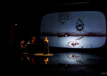 „PIM – 80”: Un regal al artelor la Suceava. O retrospectivă-spectacol între desen, muzică clasică și teatrul de ieri și de azi