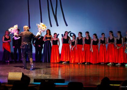 „PIM – 80”: Un regal al artelor la Suceava. O retrospectivă-spectacol între desen, muzică clasică și teatrul de ieri și de azi