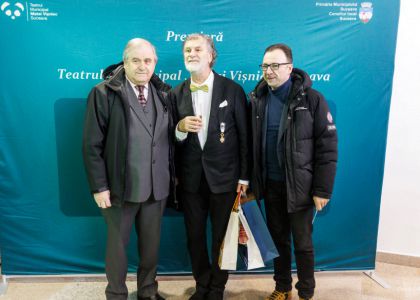 „PIM – 80”: Un regal al artelor la Suceava. O retrospectivă-spectacol între desen, muzică clasică și teatrul de ieri și de azi