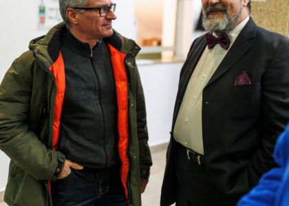 „PIM – 80”: Un regal al artelor la Suceava. O retrospectivă-spectacol între desen, muzică clasică și teatrul de ieri și de azi