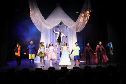 Expoziție de caricatură și premieră pentru copii, la Teatrul „Matei Vișniec”