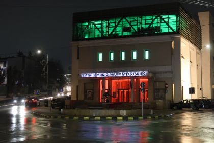 Iluminat în portocaliu, Teatrul Municipal „Matei Vișniec” Suceava marchează Ziua Mondială de Luptă împotriva Cancerului
