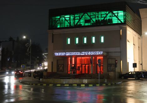 Iluminat în portocaliu, Teatrul Municipal „Matei Vișniec” Suceava marchează Ziua Mondială de Luptă împotriva Cancerului