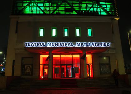 Iluminat în portocaliu, Teatrul Municipal „Matei Vișniec” Suceava marchează Ziua Mondială de Luptă împotriva Cancerului