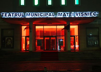 Iluminat în portocaliu, Teatrul Municipal „Matei Vișniec” Suceava marchează Ziua Mondială de Luptă împotriva Cancerului